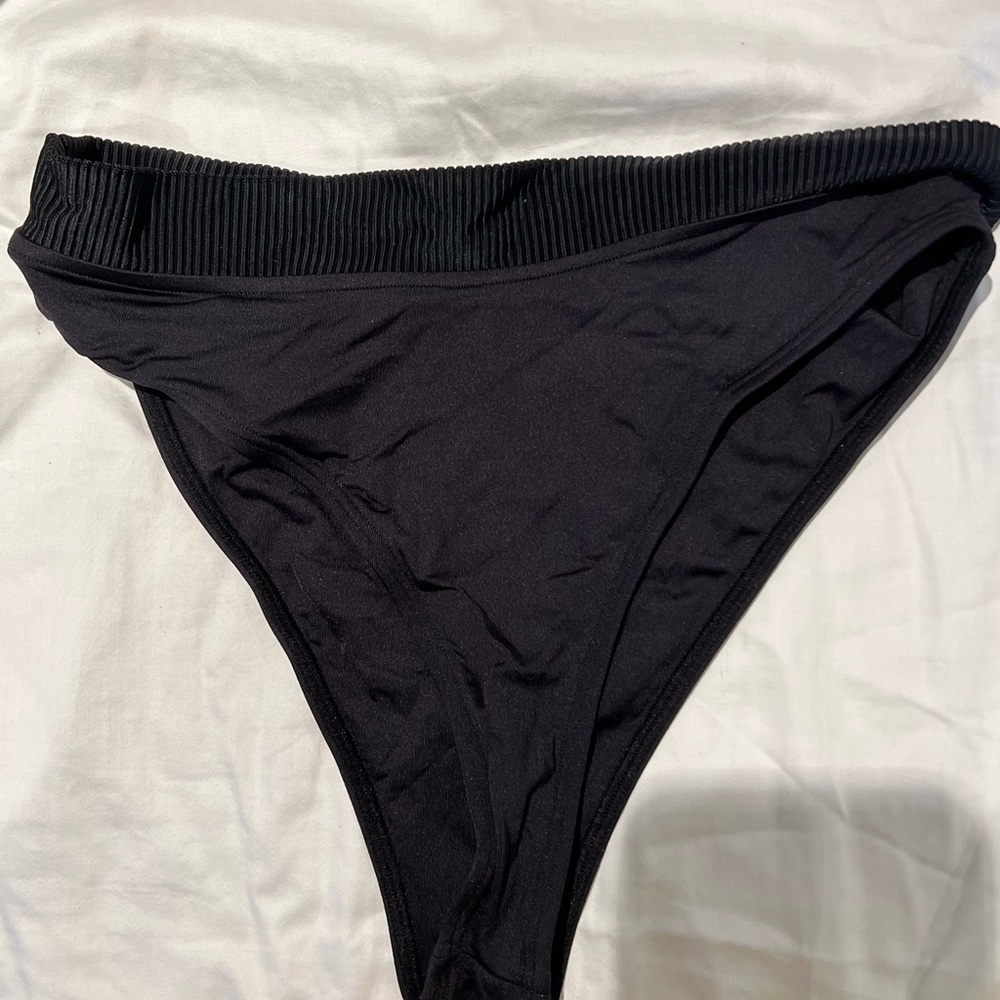 Frankie’s Bikini - Picture 2 of 4